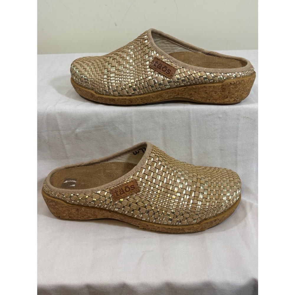 Women's Taos Woven Clogs Size 7.5 Tan Gold - Picture 3 of 6